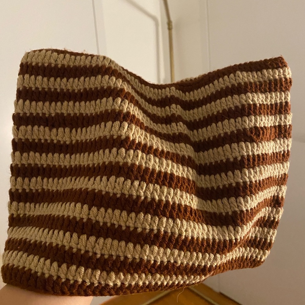 Tan and brown crochet cat eye hat #crochet